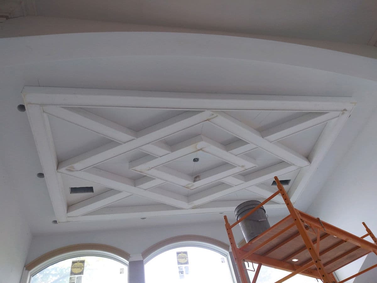 Diamond-Pattern Beamed Ceiling — photo 15