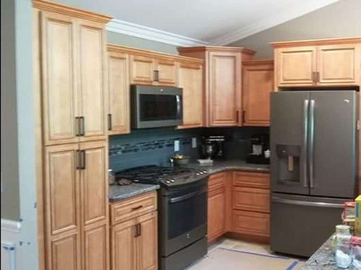 Glazed Maple Kitchen Cabinetry — photo 28