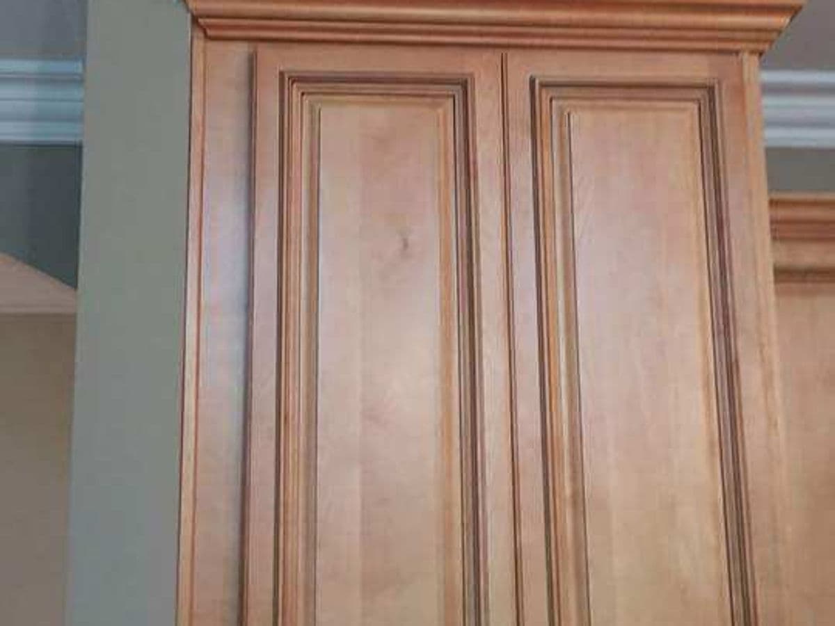 Glazed Maple Kitchen Cabinetry — photo 29